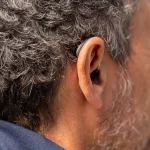 ثبت‌نام برای دریافت سمعک دولتی در مشهد از طریق کلینیک‌